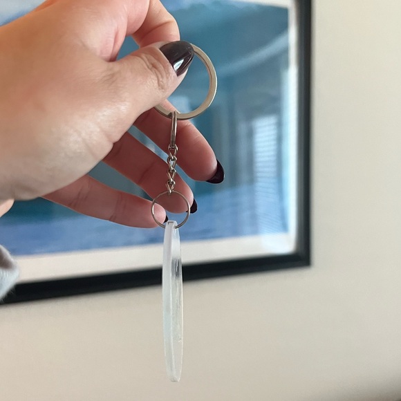 L- Handmade Acrylic Keychain - Picture 3 of 3